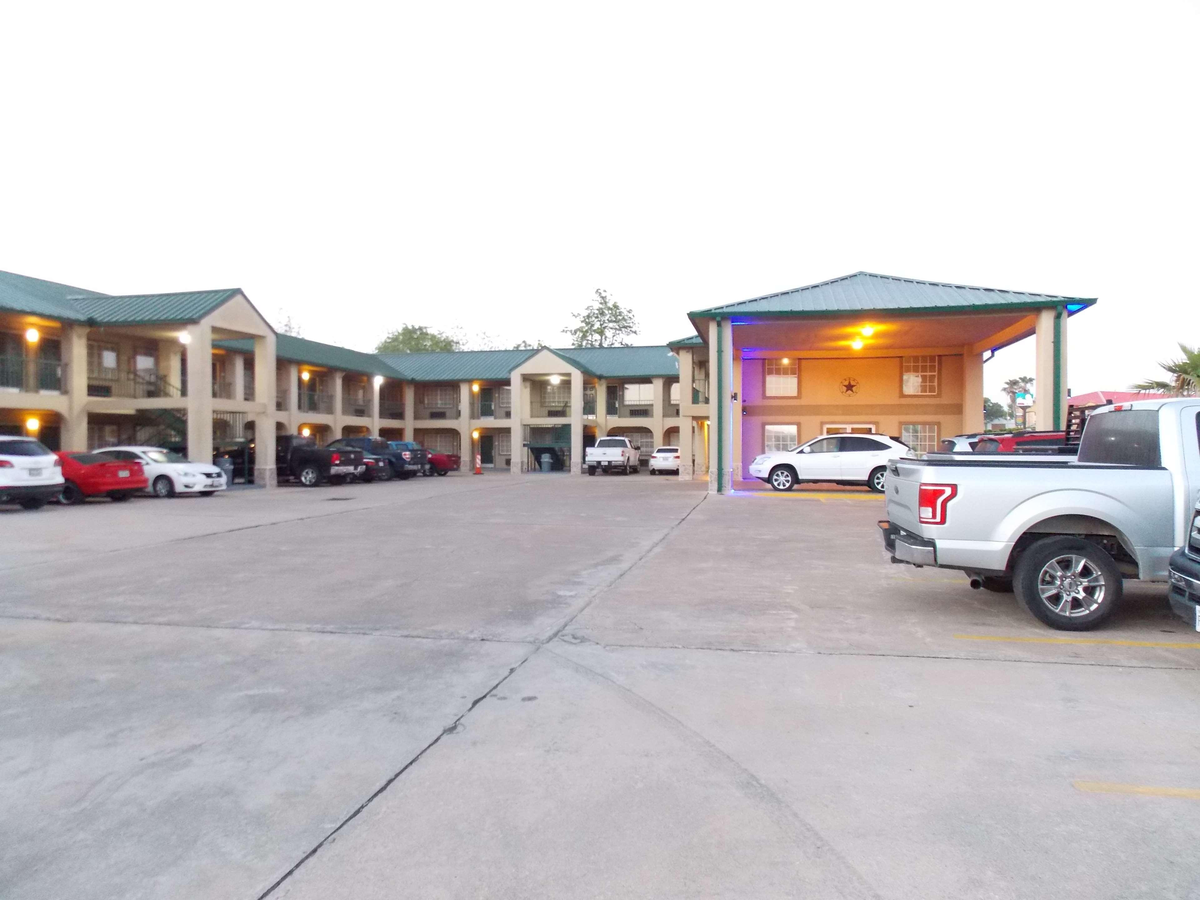 เบสท์เวสเทิร์น เอ็คเซคคิวทีฟ อินน์ Hallettsville ภายนอก รูปภาพ